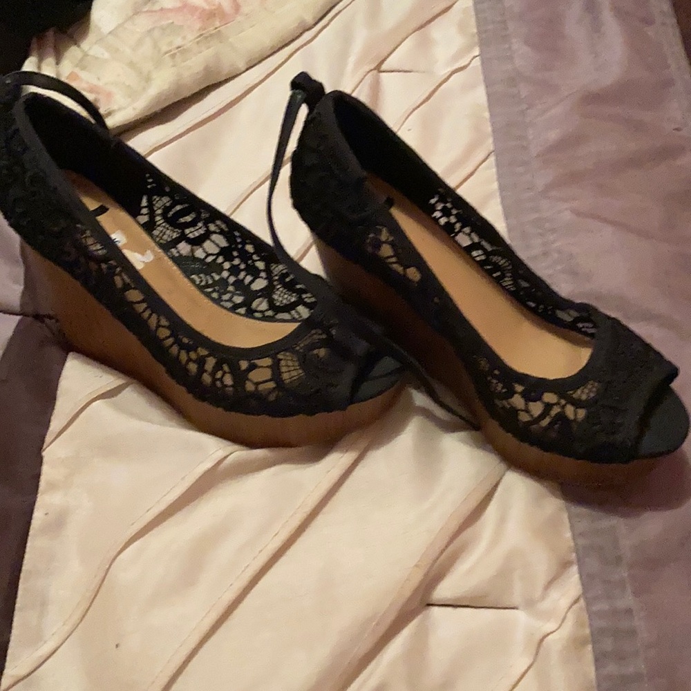 Laced wedge heels
